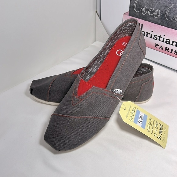 TOMS SHOES NWT UNISEX 7.5 Men 8 women - Picture 1 of 9